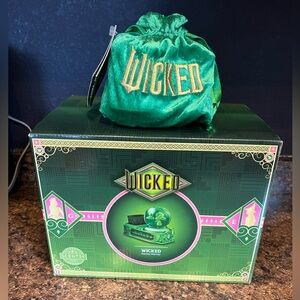 Scentsy Wicked Warmer and 3 Scent Pack - NEW